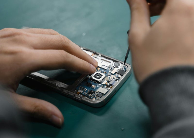 Intervention sur composant smartphone